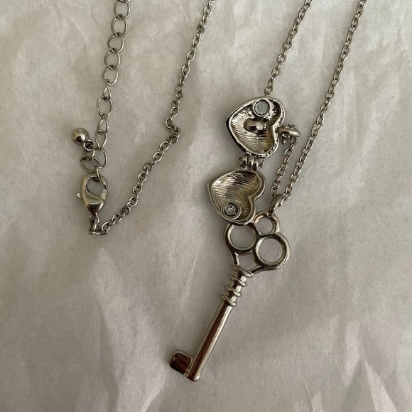 Forever 21 Key and Heart Locket Necklace - Picture 3 of 3